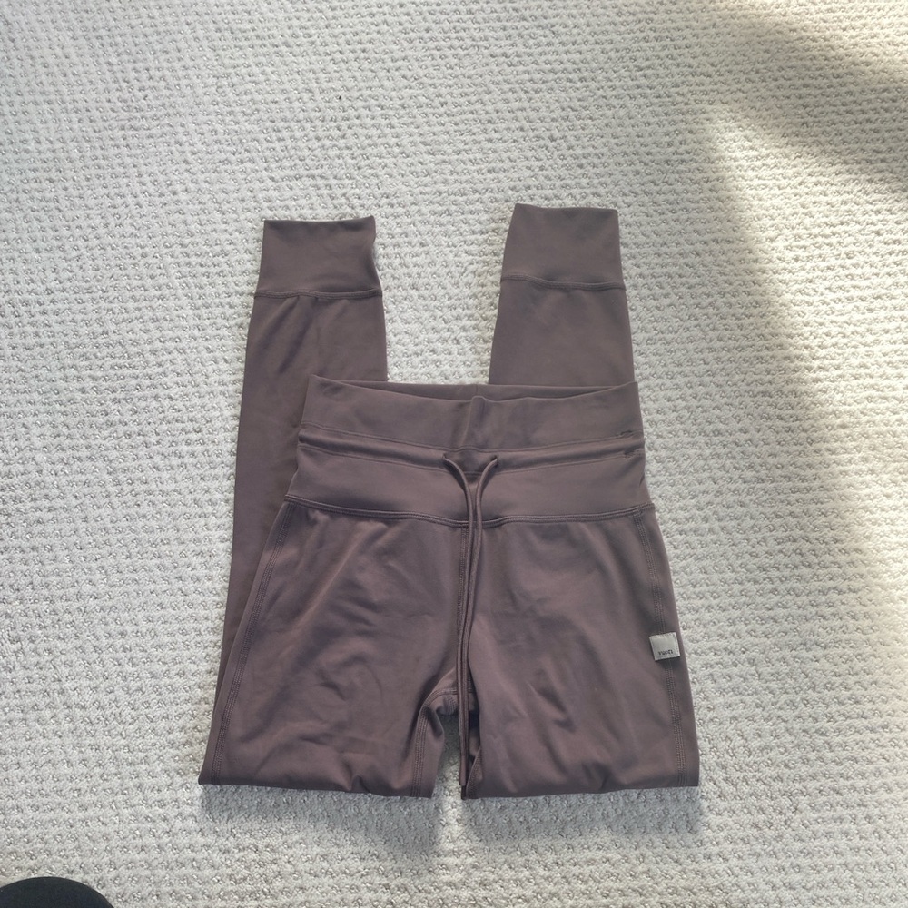 Vuori women’s High-Waist Leggings, size xs